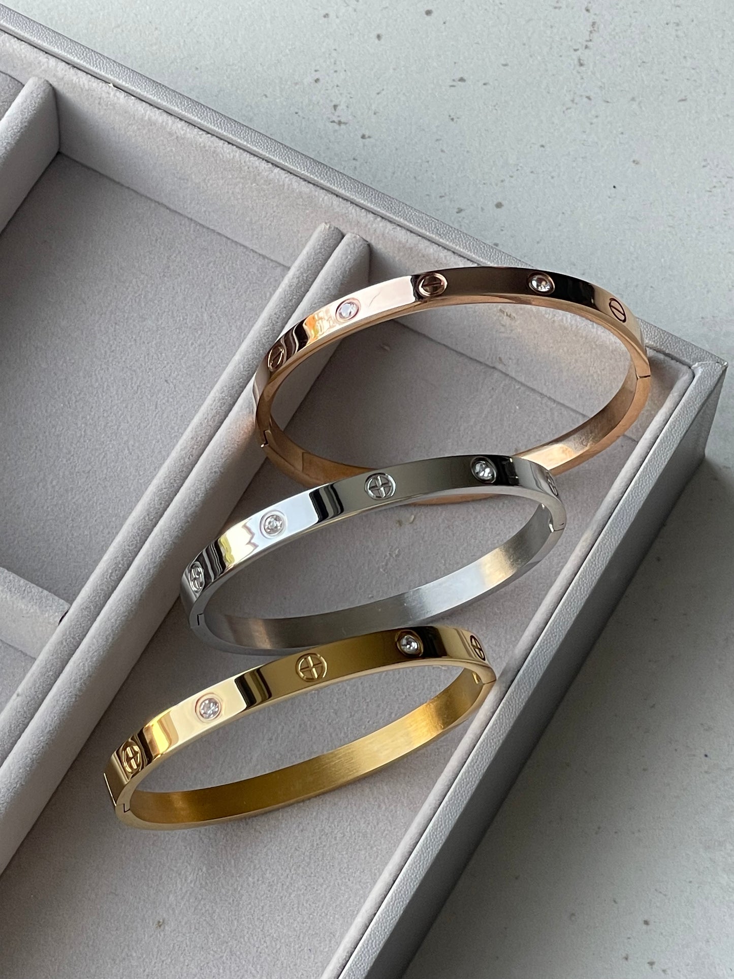 SCREW AND DIAMOND BANGLE