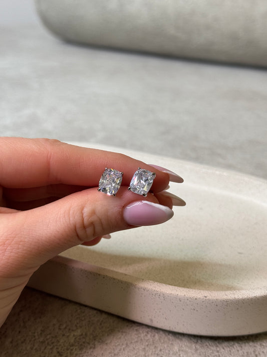 DIAMOND STUD EARRINGS