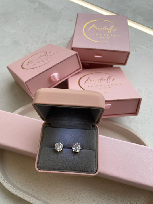 CLASSIC DIAMOND STUDS STYLE 3