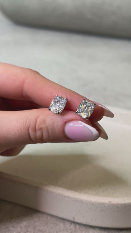 DIAMOND STUD EARRINGS